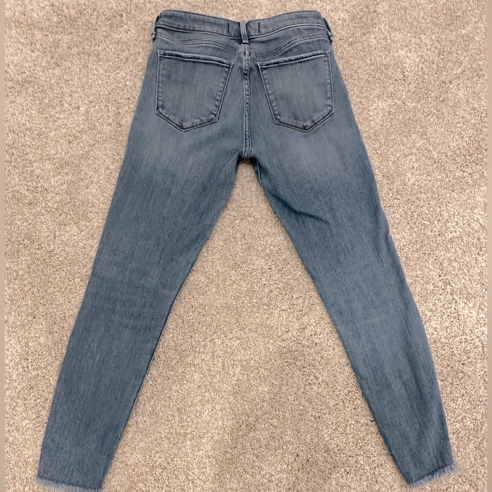 A&F Mid-Rise distressed/cropped Skinny Ankle 28